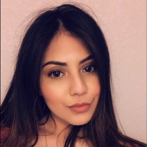 Meet your Posher, Flora